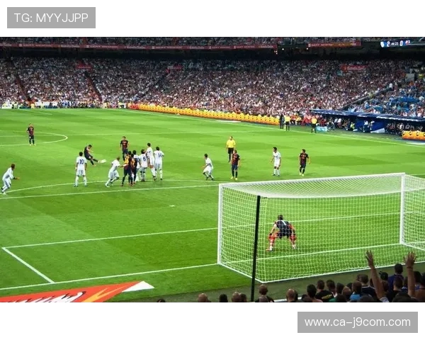 震撼瞬间足球场上演武林绝技功夫扳手惊艳全场